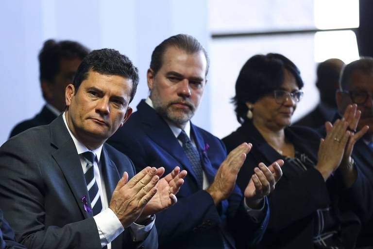 O presidente do STF, Dias Tóffoli, ao centro, em evento com os ministros Sergio Moro, da Justiça, e Damares Alves, da Mulher, da Família e Direitos Humanos