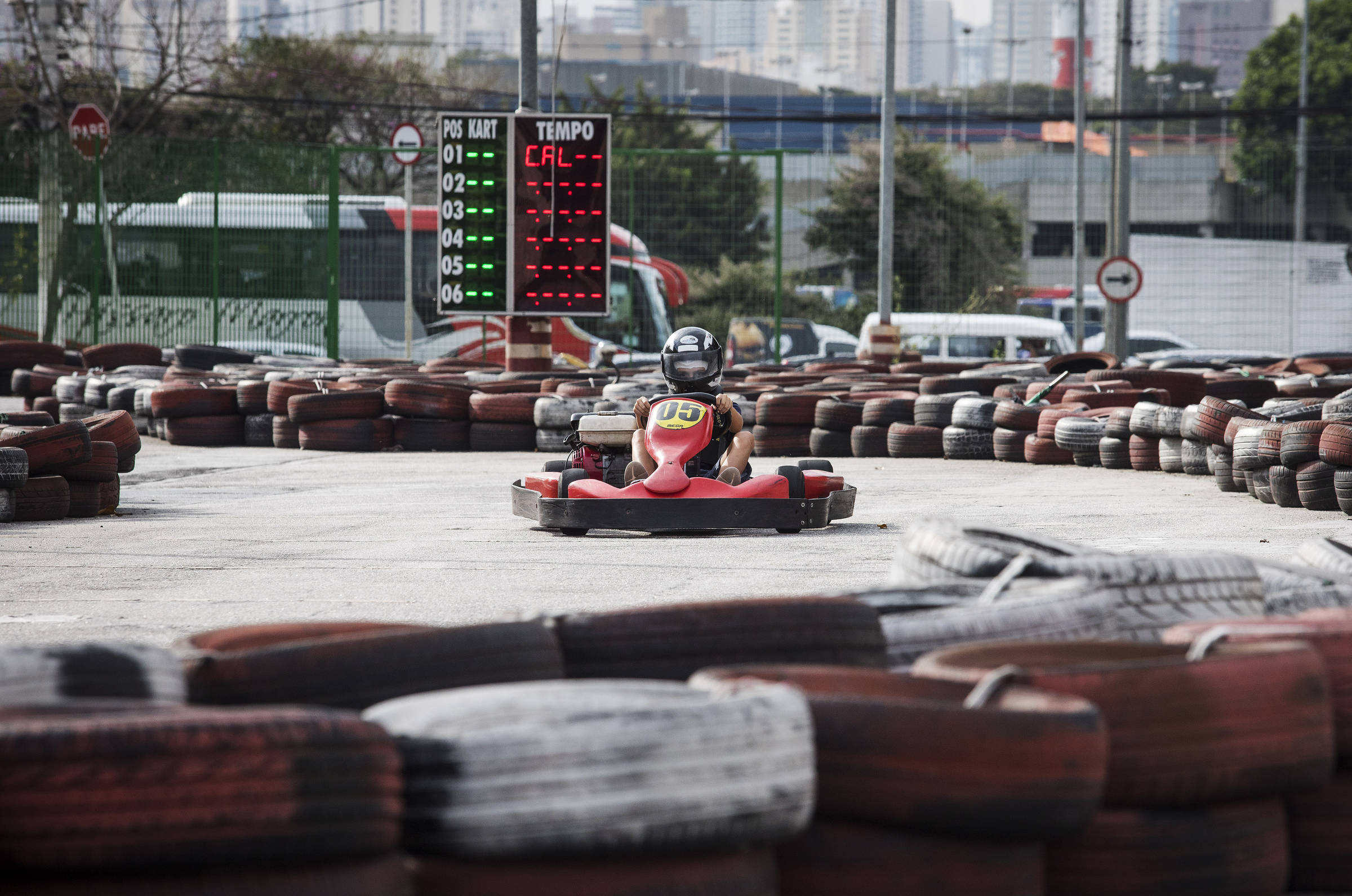 Jovem tem couro cabeludo arrancado durante corrida de kart no Recife