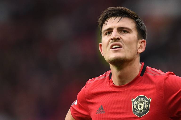 Pelo valor de 87 milhões de euros, o Manchester United contratou o zagueiro inglês Harry Maguire, 26, que atuava pelo time do Leicester