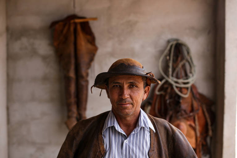 “Eu já nasci aqui. Mas meus pais e meus irmãos foram tirados lá do [povoado] Riacho Grande por causa da barragem. E, agora, isso de novo. A gente vai para onde?", questiona Avelar