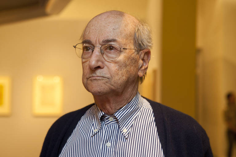 O arquiteto Jorge Wilheim durante a abertura da exposição do artista Dionisio del Santo, na Caixa Cultural, em São Paulo (SP).