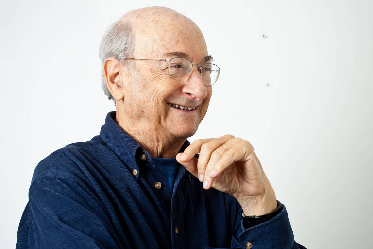 O urbanista e arquiteto Jorge Wilheim em seu escritório, no bairro de Perdizes, em São Paulo