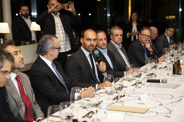 O deputado federal Eduardo Bolsonaro (PSL) foi recebido pelo presidente da Fiesp, Paulo Skaf, para um jantar na federação