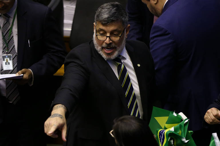 PSL de Bolsonaro cresce com 10 mil ex-filiados ao PT e a outros partidos de esquerda