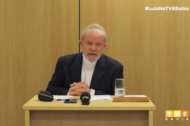 O ex-presidente Luiz Inácio Lula da Silva concede entrevista ao jornalista Bob Fernandes. 