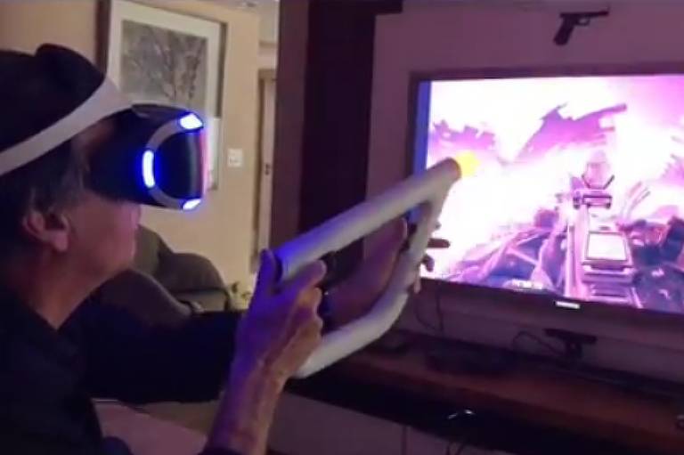 Após eleição, Bolsonaro postou video em que joga 'Fairpoint', de PlayStation VR