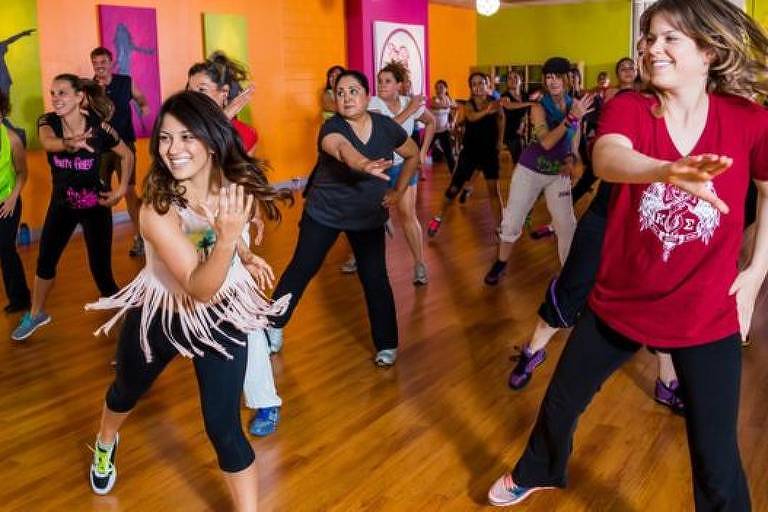 Cerca de 15 milhões de pessoas em todo o mundo frequentam regularmente aulas de zumba