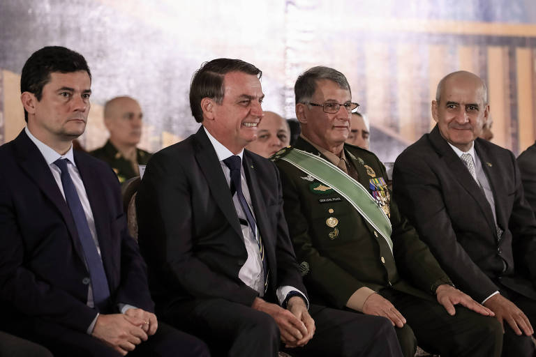 Presidente Bolsonaro e ministro Moro durante solenidade de promoção de oficiais das Forças Armadas
