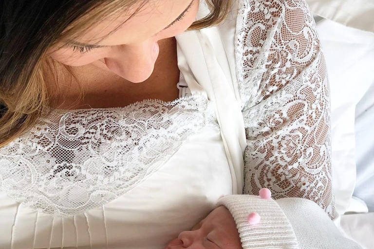 Claudia Leitte deixa maternidade em tempo recorde nos Estados Unidos