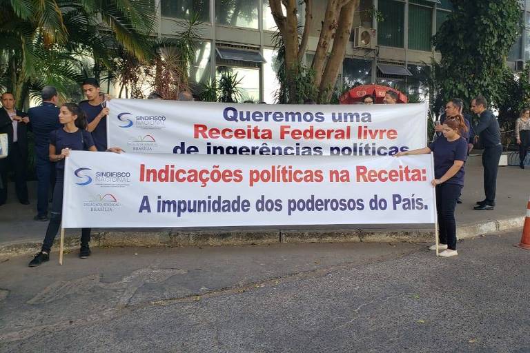 Auditores fazem protesto na porta do Ministério da Economia