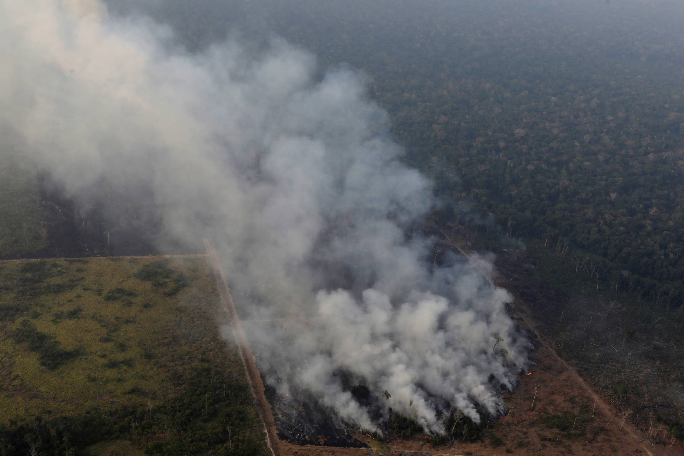 Governo culpa gabinete de general Heleno por reação demorada a queimadas na Amazônia