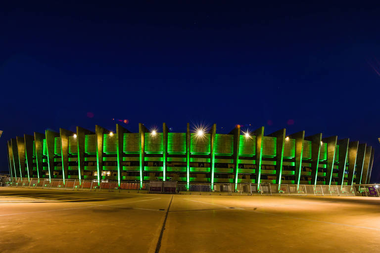 O estádio do Mineirão, em Belo Horizonte, se iluminou de verde na noite desta quinta-feira (22)