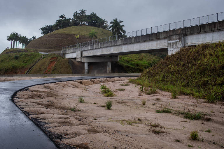 Governo de SP gastou cerca de R$ 3 milhões em um viaduto que liga uma estrada a uma fazenda, obra sem utilidade pública