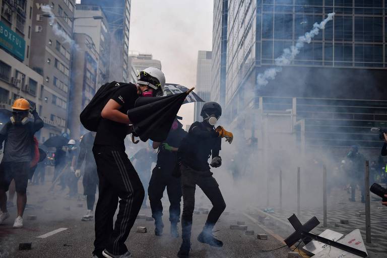 Protestos em Hong Kong neste sábado (24)