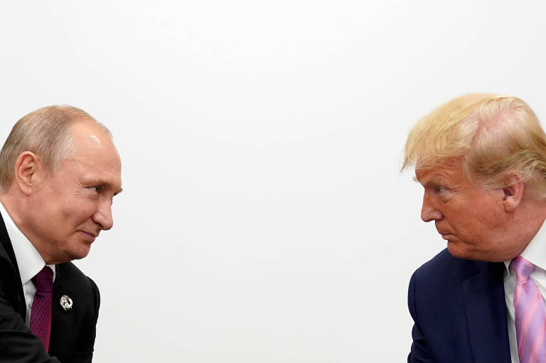 O presidente dos EUA, Donald Trump, e o presidente da Rússia, Vladimir Putin, participam de reunião bilateral na cúpula de líderes do G20 em Osaka, no Japão