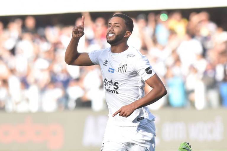 Jorge comemora gol do Santos contra o Fortaleza, na Vila Belmiro