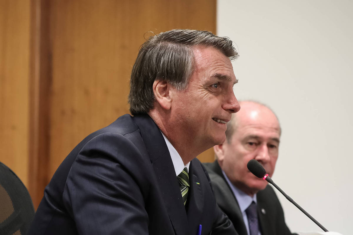 Em meio a crise, Bolsonaro prioriza ataques a reservas indígenas em reunião com governadores da Amazônia