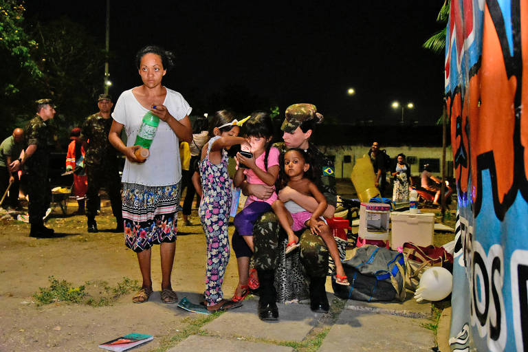 Venezuelanos são retirados das proximidades da rodoviária de Manaus