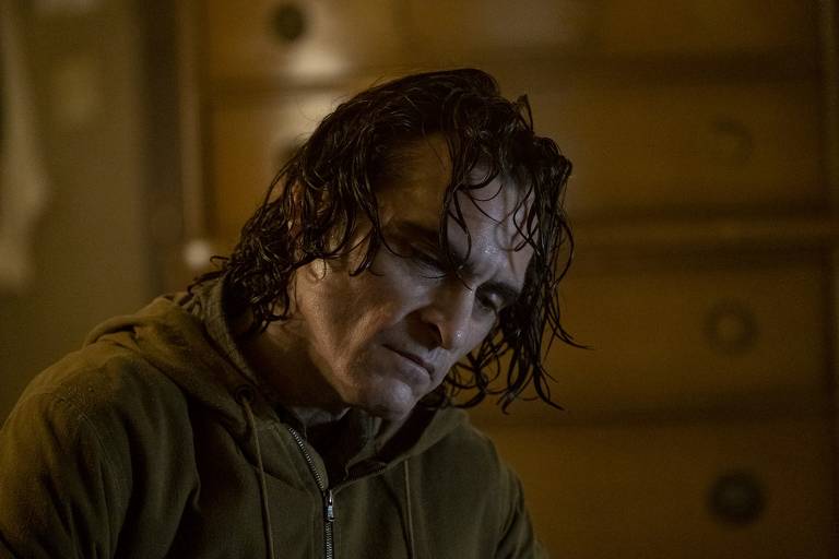Ator Joaquin Phoenix em cena de 'Coringa'