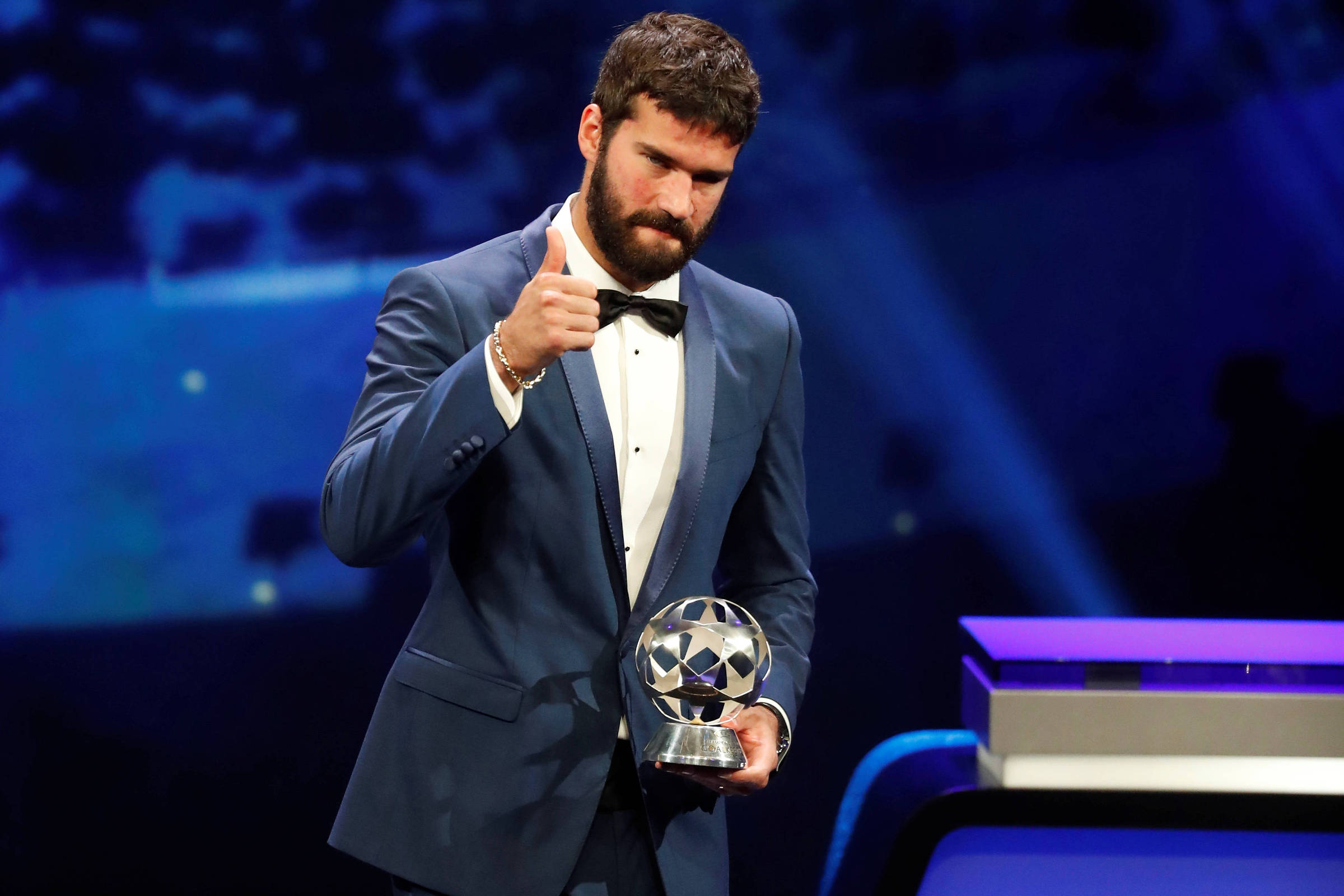 Uefa indica Alisson como finalista ao prêmio de melhor goleiro da Champions;  veja lista por posição, liga dos campeões