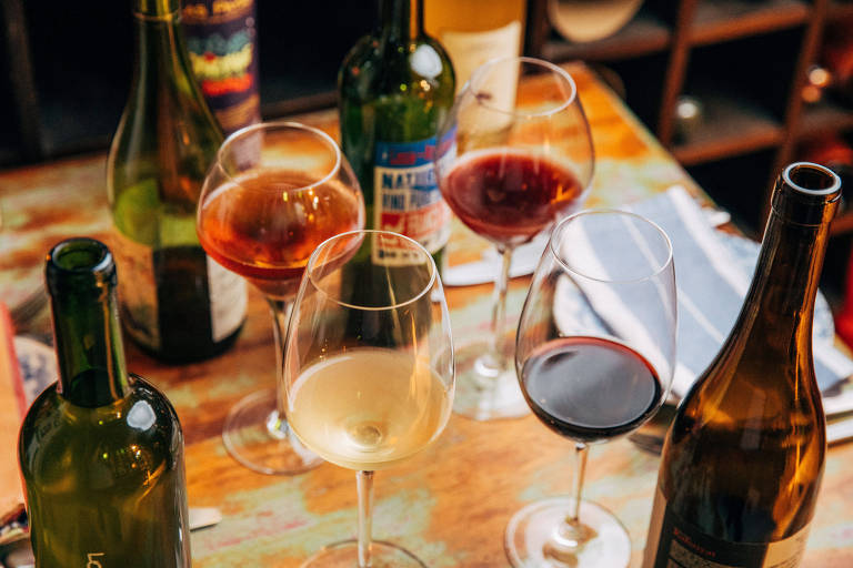 Fique em casa: veja enotecas e wine-bares que levam garrafas de vinho até a sua casa
