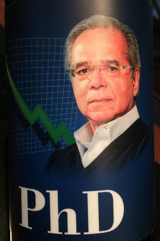 Paulo Guedes em rótulo de vinho