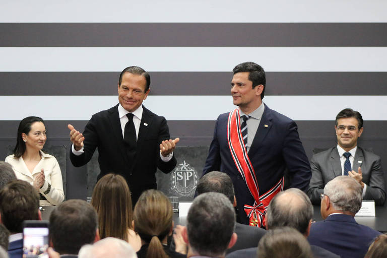 Desde que Sergio Moro entrou na linha de tiro pelo caso The Intercept, Doria vem distribuindo afagos ao ex-juiz. Na foto, o governador entrega ao ministro a Medalha Ordem do Ipiranga, no grau Grã-Cruz, em junho de 2019