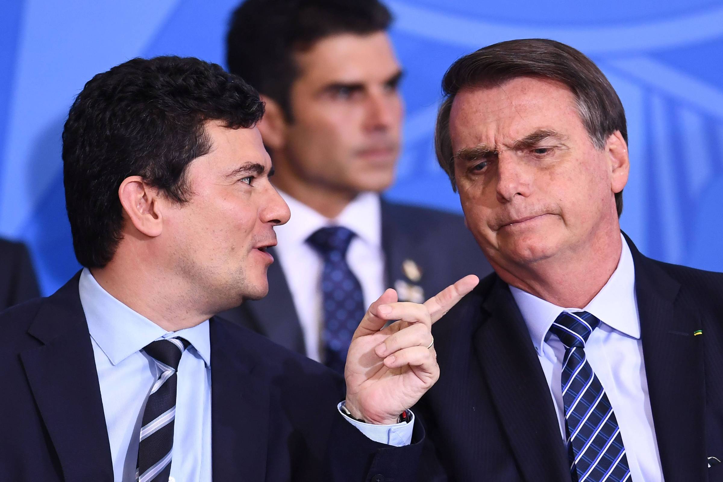 Bolsonaro afirma que, no xadrez do governo, a dama é a PGR