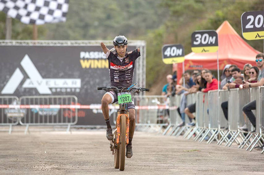 Resultado de imagem para Bruno Paim, 19, percorreu 340 quilÃ´metros em 24 horas de competiÃ§Ã£o