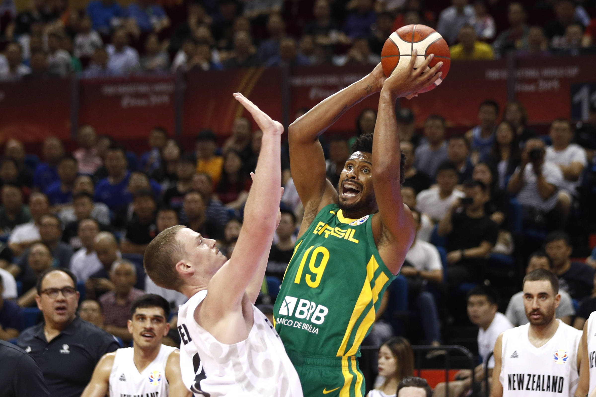 Brasil encara Estados Unidos em eliminatórias do Mundial de Basquete