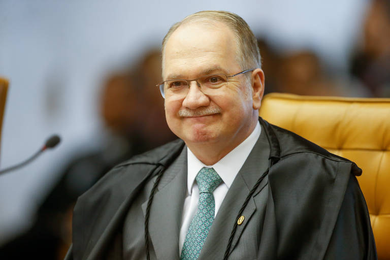 Gaúcho de Rondinha (RS), Luiz Edson Fachin nasceu em 8 de fevereiro de 1958. Fez carreira jurídica no Paraná e entrou no Supremo Tribunal Federal em 16 de junho de 2015, indicado pela ex-presidente Dilma Rousseff para preencher a vaga deixada pela aposentadoria de Joaquim Barbosa