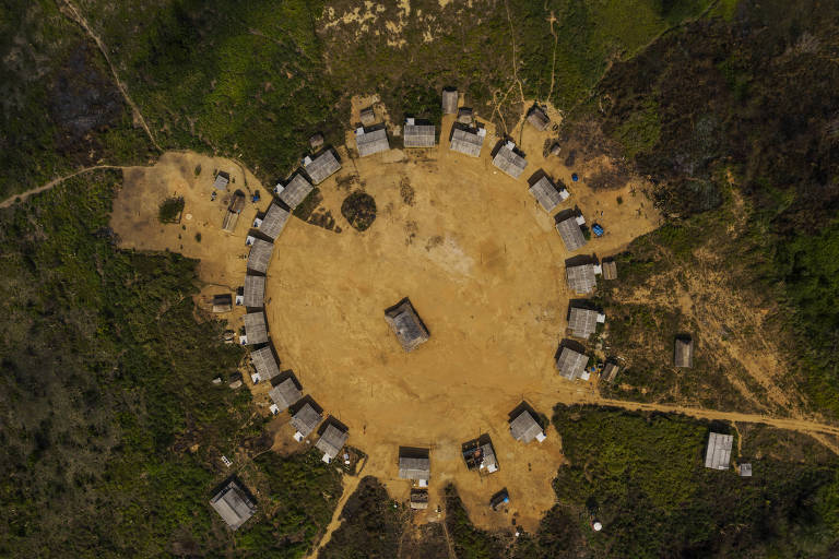 27 de agosto - Após os índios guerreiros Xikrins retomarem suas terras de grileiros no Pará, o Ministério Público Federal pede operação urgente da PF para os proteger de ameaças de invasores que estariam se preparando para atacar as aldeias da etnia Xikrin