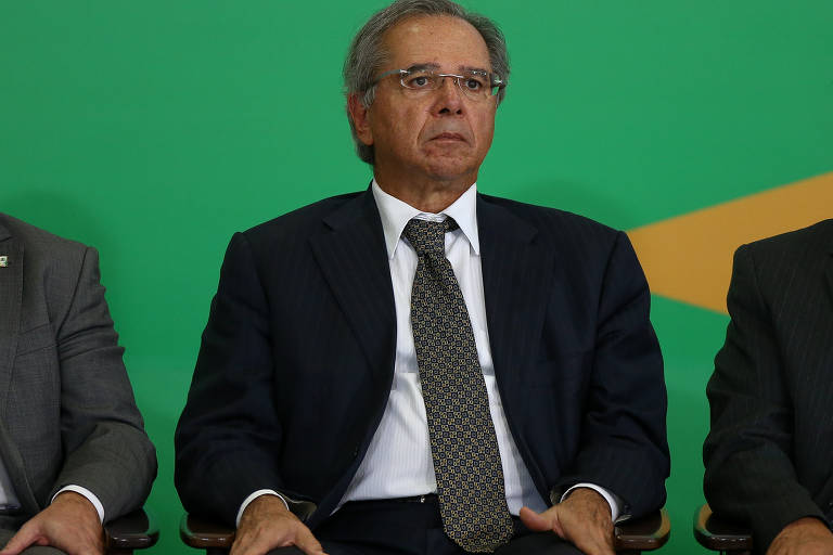 24 de agosto - Ministério da Economia libera R$ 38,5 milhões para o Ministério da Defesa após pedido por verba para financiar as operações contra queimadas na Amazônia.  