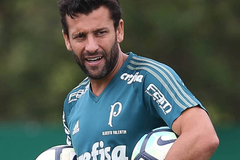 A lista dos 13 jogadores do Palmeiras que estavam fora dos planos com Mano  e Mattos 