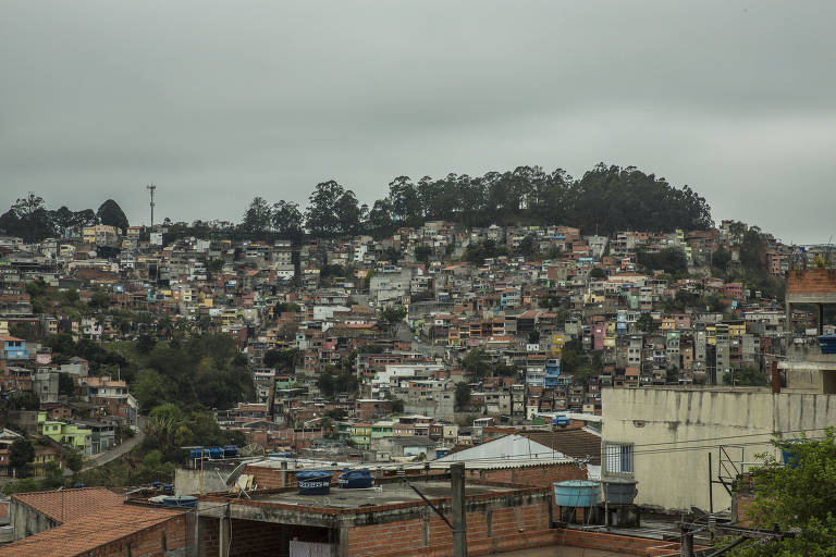 Vista de comunidade em Perus, na zona norte de São Paulo; as favelas estão cada vez mais verticais