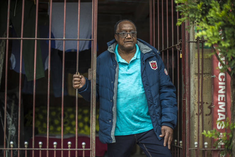 Benedito Braz de Souza, 69, foi um dos primeiros ocupantes do Jardim da Conquista 1; "foi tudo feito no muque", relata