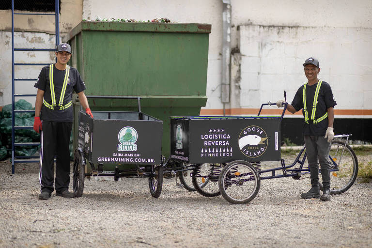 Bicicleta coletora do Green Mining, iniciativa que recolhe garrafas de vidro e envia para empresa recicladora