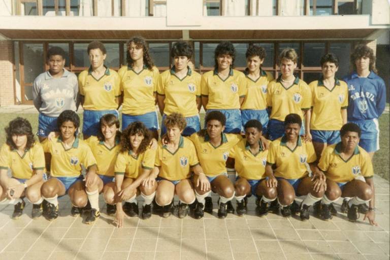Elenco da seleção brasileira feminina de futebol que tinha como base o rime do Radar, um das primeiras equipes de futebol feminino que se tem notícia, na década de 1980