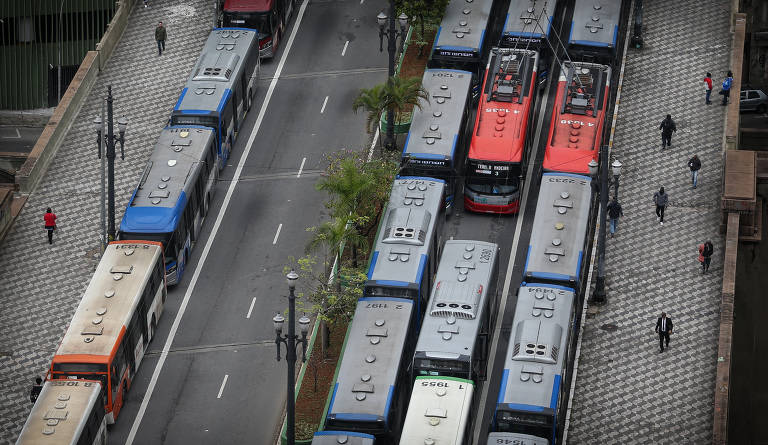 Empresas de ônibus querem ajuda federal e municipal para evitar reajuste de tarifa