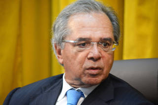 Ministro Da Economia Paulo Guedes Em Coletina No Rj