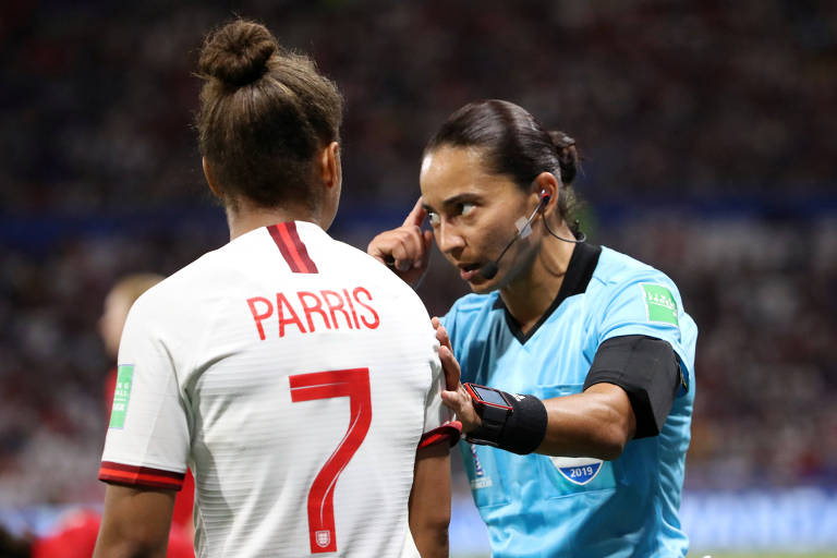 Édina Alves durante semifinal da Copa do Mundo feminina entre Inglaterra e Estados Unidos