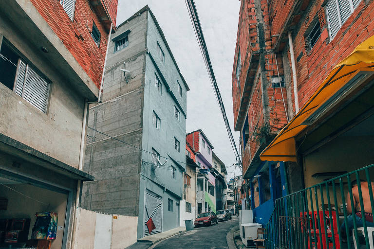 Predinho em Heliópolis, uma das maiores favelas da capital paulistana, onde a prefeitura está em processo de regularização de terrenos