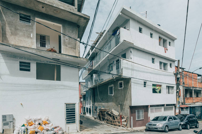 Predinho em Heliópolis, uma das maiores favelas da capital paulistana, onde a prefeitura está em processo de regularização de terrenos