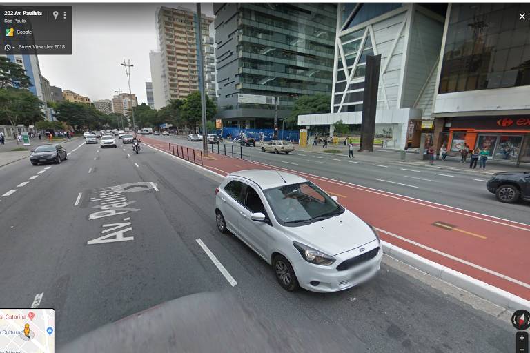 Imagem do Google Maps mostra altura do número 202 na Avenida Paulista, no fundo é possível ver o mesmo ângulo do plano de fundo da foto checada. Ao fundo o prédio do Sesc Avenida Paulista quase pronto, apenas com tapumes na calçada.