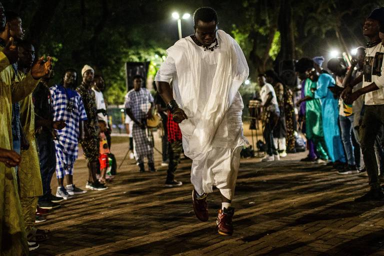 Ritual religioso muçulmano leva ritmo do Senegal para o centro de SP
