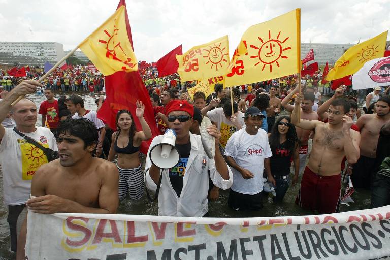 Em outubro de 2007, representantes da esquerda também se mobilizaram contra o tributo. Entidades sindicais, movimentos sociais e estudantil se reuniram em Brasília para protestar contra reforma da Previdência, o leilão da Vale do Rio Doce, a transposição do rio São Francisco, a CPMF e a permanência do senador Renan Calheiros