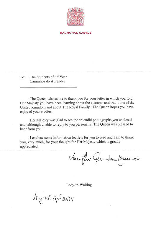 Escola gaúcha recebe carta da rainha Elizabeth 2ª