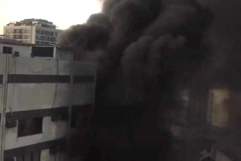 Fumaça de incêndio no hospital Badim, na Tijuca, zona norte do Rio