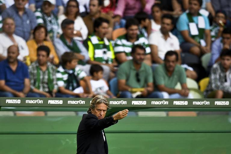 Ele ficou no Sporting até maio de 2018, quando ele, seu assistente e vários jogadores se machucaram em um ataque dos torcedores, um dos motivos de sua saída do clube