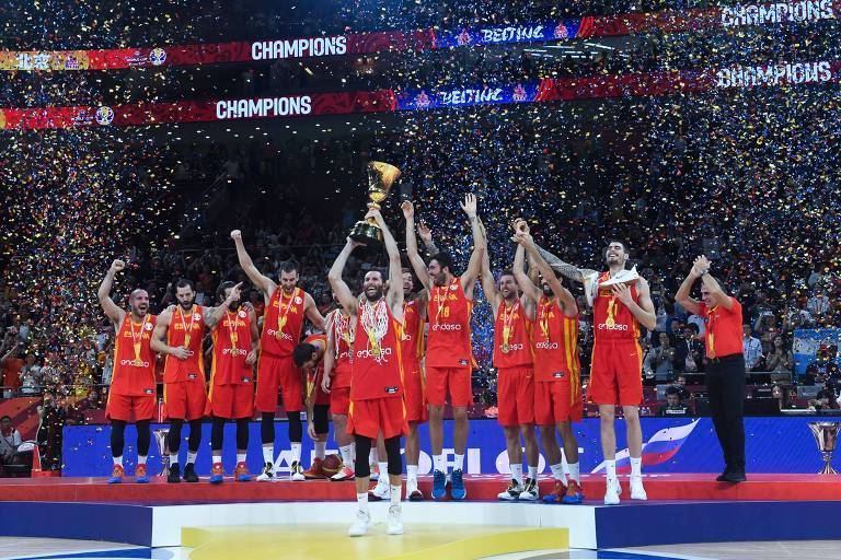 Seleção espanhola de basquete comemora título da Copa Mundial de Basquete de 2019, em Pequim, na China